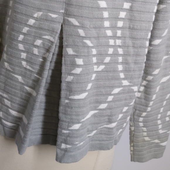Mansted gray w white cardigan-sz M - Picture 5 of 7